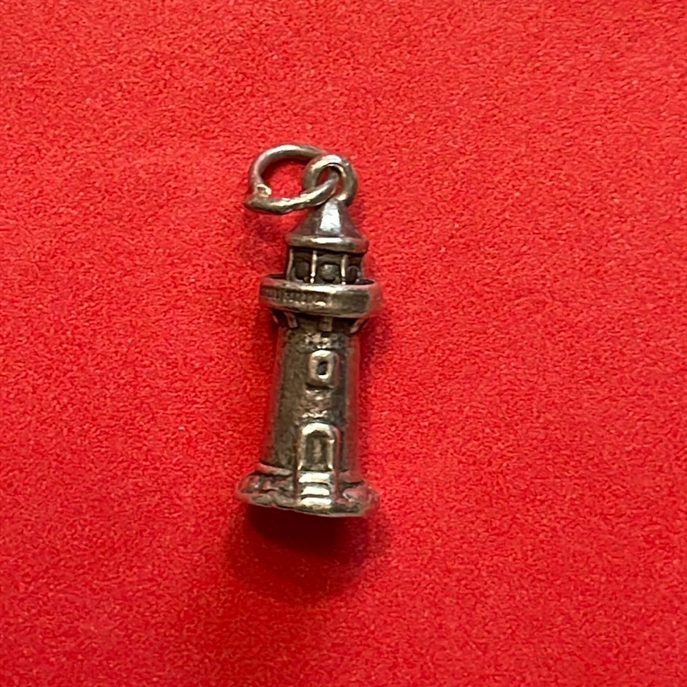 ⭐️James Avery Beacon of hope lighthouse retired charm⭐️